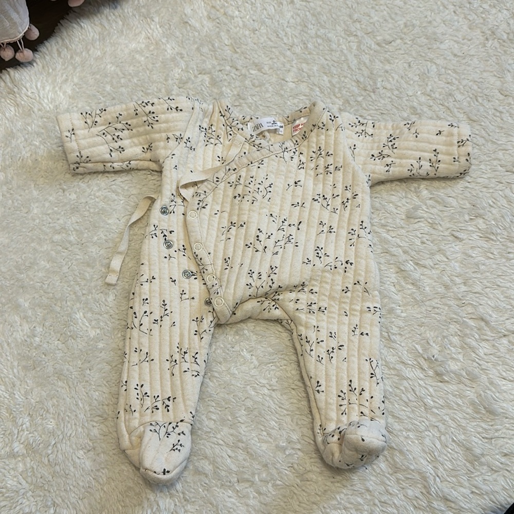 Zara 0-1M onesie